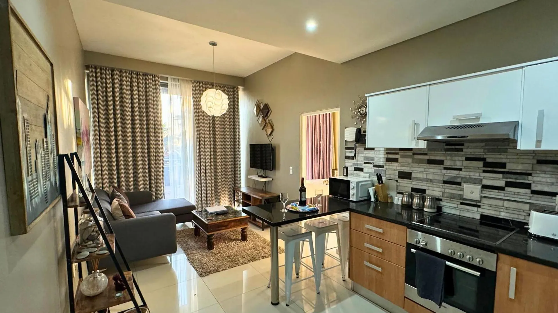 Infinity - Stunning 1 Bedroom Apartment With Sea & Mountain Views Bloubergstrand