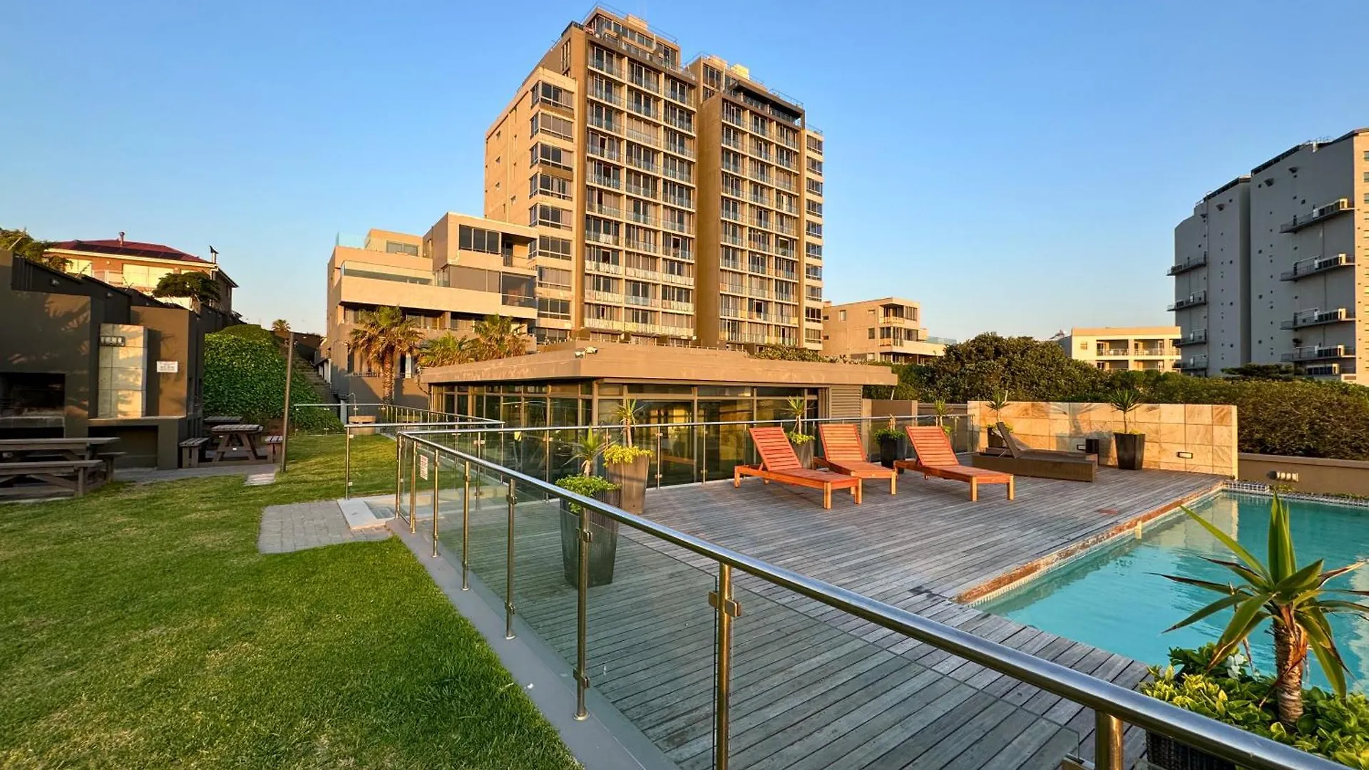 Infinity - Stunning 1 Bedroom Apartment With Sea & Mountain Views Bloubergstrand
