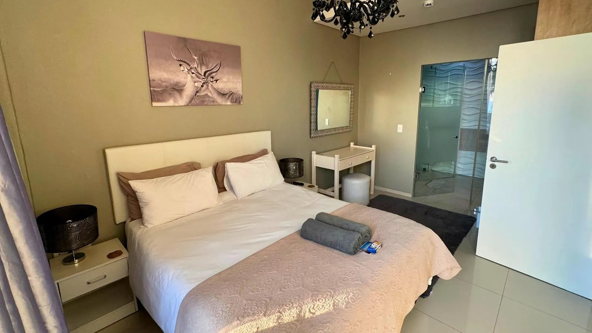 Infinity - Stunning 1 Bedroom Apartment With Sea & Mountain Views Bloubergstrand South Africa
