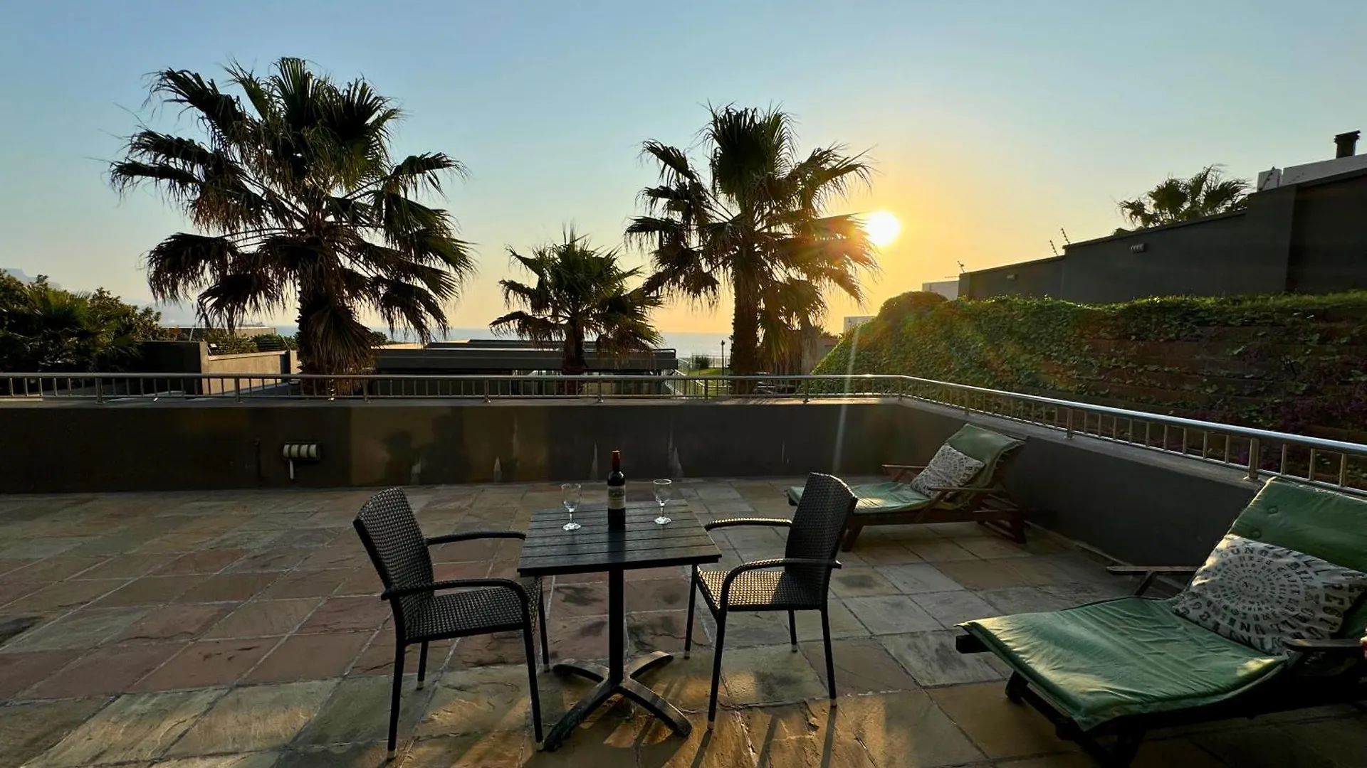 Infinity - Stunning 1 Bedroom Apartment With Sea & Mountain Views Bloubergstrand